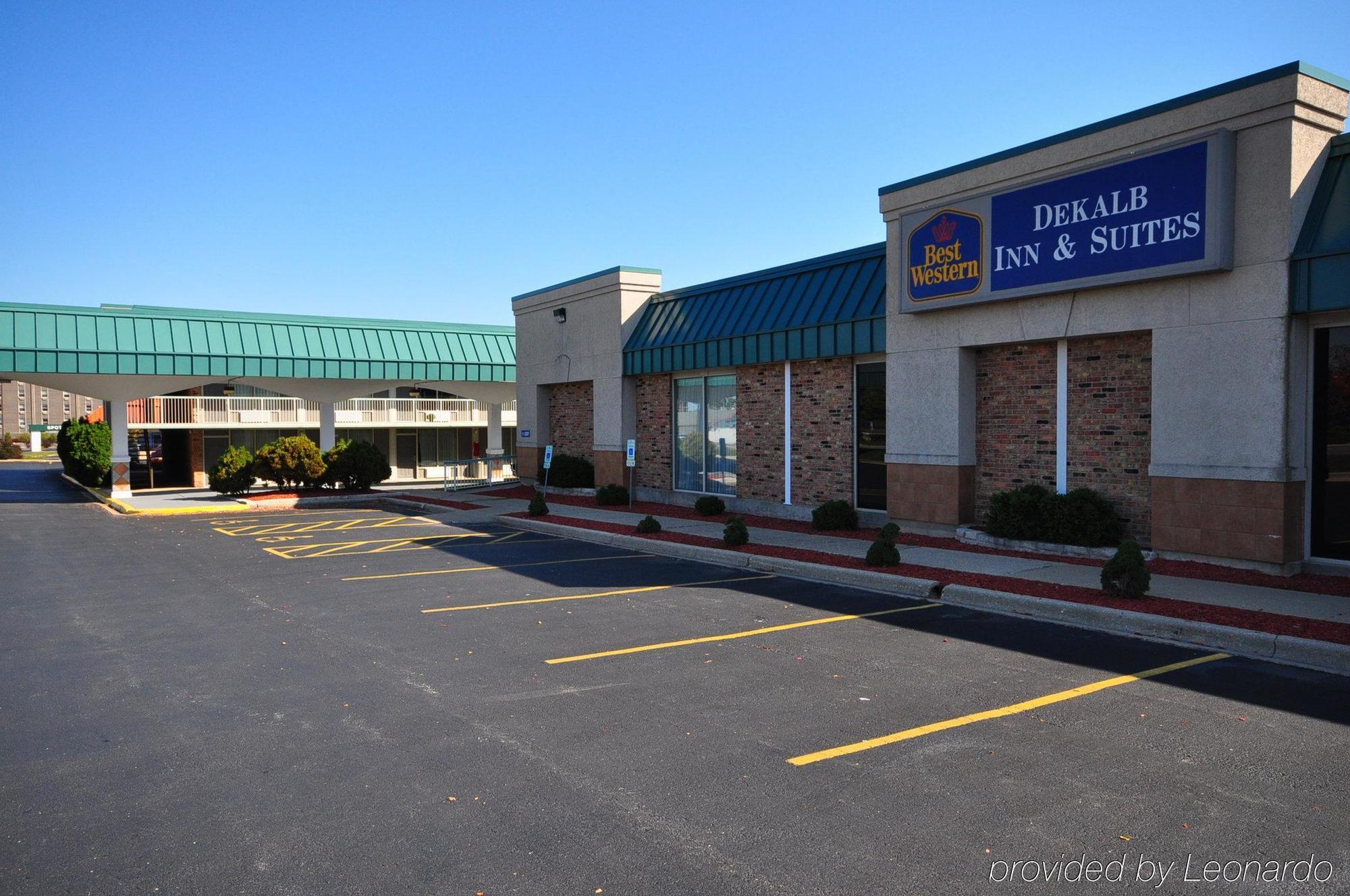 Red Roof Inn & Suites Dekalb Exterior photo