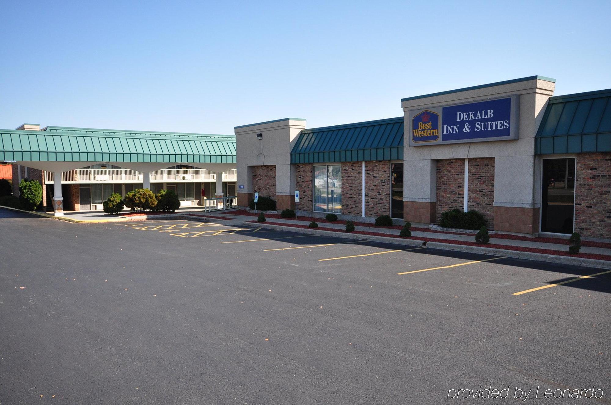 Red Roof Inn & Suites Dekalb Exterior photo